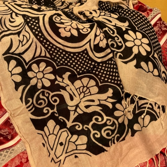 Scarf - Picture 1 of 2